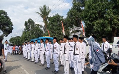 Siswa-Siswi SMA Tunas Kelapa Samarinda Berpartisipasi dalam Gerak Jalan Indah tingkat SMA/SMK