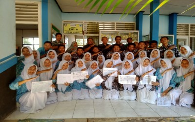 DUKCAPIL Kabupaten Jakarta Pusat MEMFASILITASI LAYANAN PEREKAMAN E-KTP DI SMA Tunas Kelapa Samarinda
